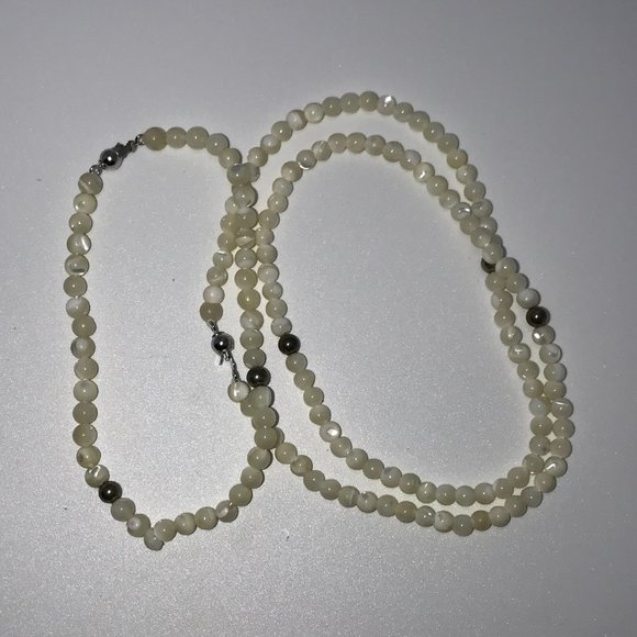 16 1/2" Mother Of Pearl Necklace With Matching Bracelet - Picture 6 of 8